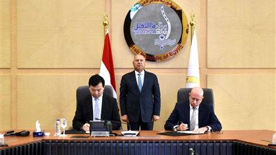 وزير النقل يترأس تعاقد شركة الملاحة الوطنية على بناء سفينتين جديدتين