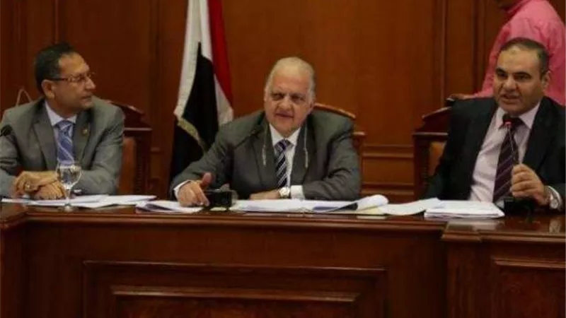 5 مشروعات قوانين أمام 