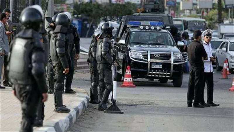 خلال 24 ساعة.. الداخلية تضبط 302 قضية مخدرات وتنفذ 84 ألف حكم قضائي