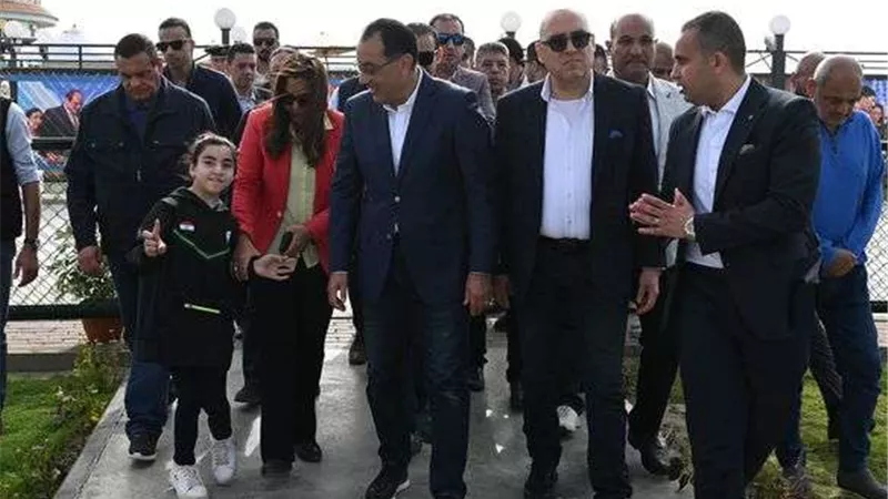 رئيس الوزراء يتفقد مشروع الإسكان الاستثمارى بدمياط