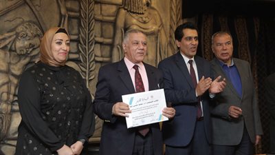 لجنة المعاشات تكرم رواد المهنة بحضور نقيب الصحفيين .. صور