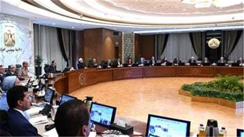 رئيس الوزراء يبحث سُبل تطوير سوق الأوراق المالية