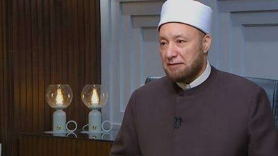 هل يجوز للزوجة أن تأخذ من مال زوجها البخيل دون علمه؟.. الإفتاء توضح