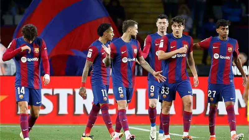 ليفاندوفسكي على رأس قائمة برشلونة لمواجهة جيرونا بالدوري الإسباني