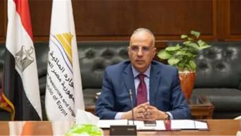 وزير الري يستعرض موقف إعادة تأهيل الترع في المرحلة الأولى