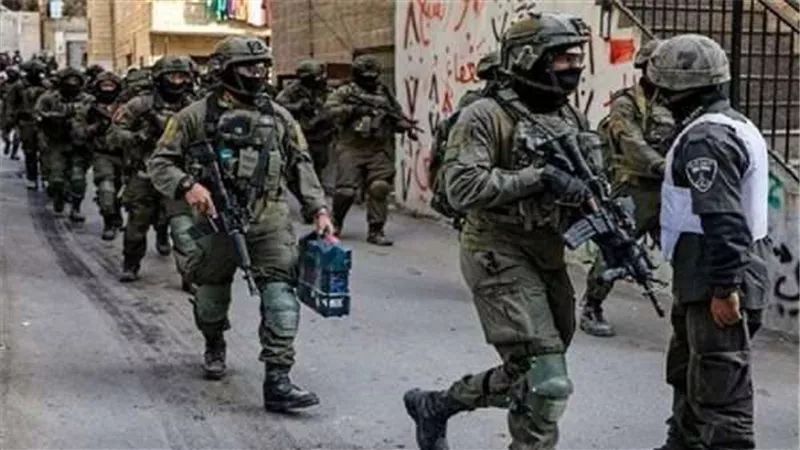 إعلام فلسطيني: سماع دوي إطلاق نار وانفجارات في دير الغصن شمال