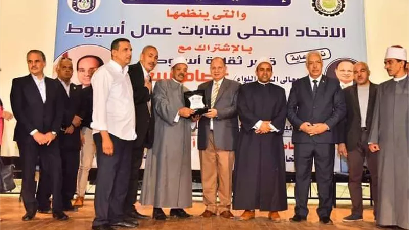 بالصور ..سعد ومكاوي يشهدان إحتفالية عيد العمال بأسيوط