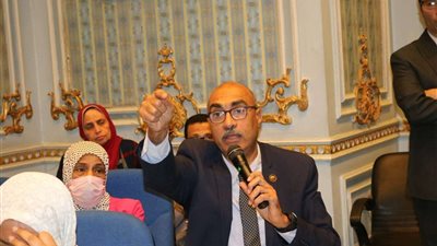 إيهاب منصور يطالب بتسريع تحديد الكتل المبنية القريبة من الأحوزة العمرانية لإضافة 150 مليار جنيه لخزينة الدولة
