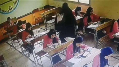 تكريم معلمة في كفر الشيخ بسبب تصرف إنساني خلال امتحانات النقل
