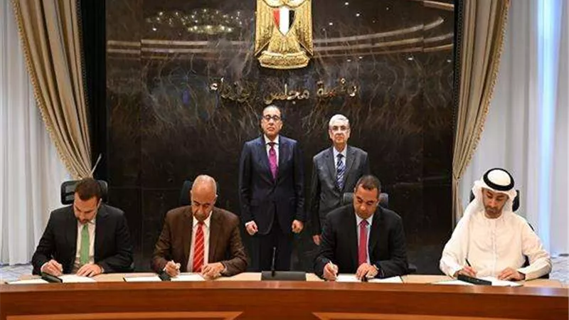 رئيس الوزراء يشهد توقيع استلام الأرض لإنتاج الكهرباء من الرياح غرب سوهاج