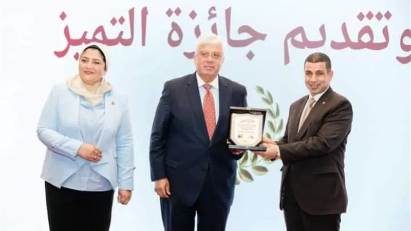 جامعة أسيوط التكنولوجية الجديدة تحصد جائزة التميز العلمي في مجال الإنتاج الغذائي