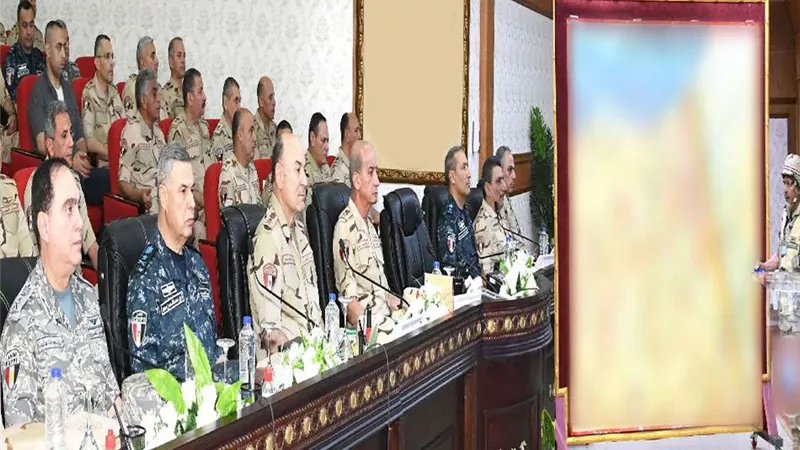 الفريق الأول للقوات المسلحة يشهد مشروع مراكز القيادة بإحدى الجبهات الرئيسية
