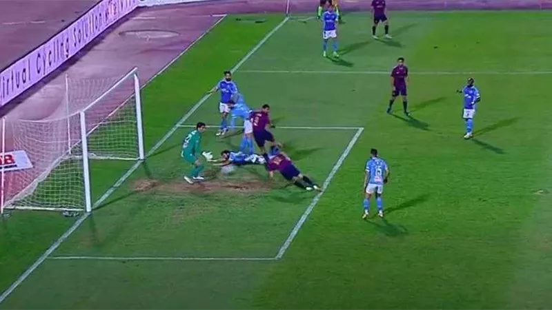 سيراميكا يطالب اتحاد الكرة بحكام دوليين بعد سوء الأداء التحكيمي