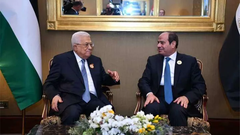 السيسي لـ الرئيس الفلسطيني: نؤكد رفض مصر قيادةً وشعباً للحرب في غزة