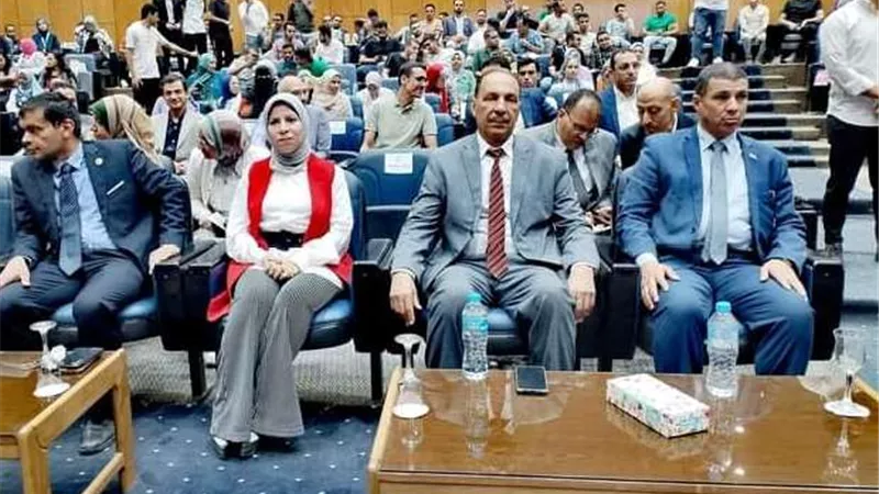 رئيس جامعة أسيوط الجديدة التكنولوجية يشيد بملتقى التوظيف والعمل الحر