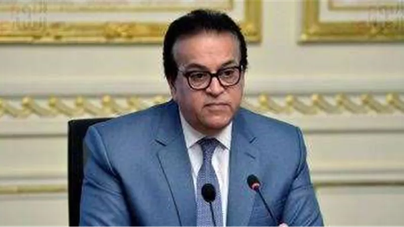 ليست في مصر فقط.. مفاجأة من وزير الصحة بشأن هجرة الأطباء