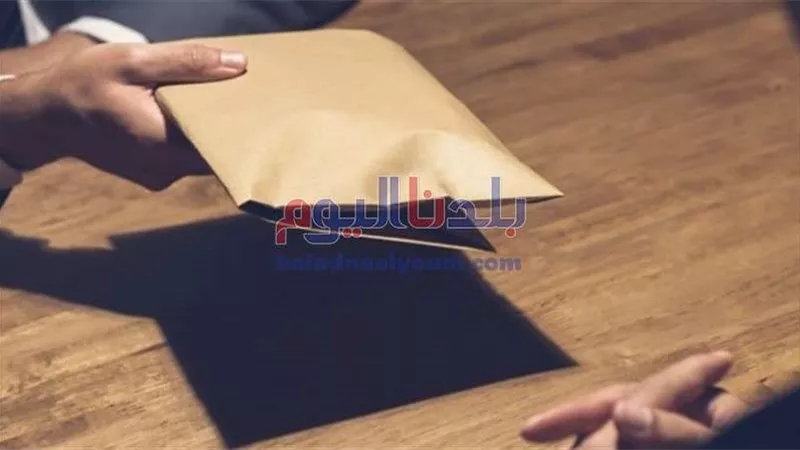 تفاصيل القبض على قاضٍ وزوجته وشرطى بتهمة الرشوة