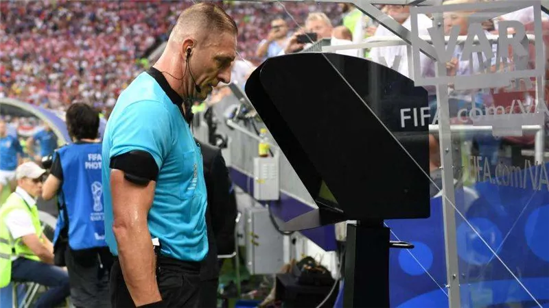 الحكام تشرح للاعبين.. اليويفا تعتمد قرار جديد قبل يورو 2024