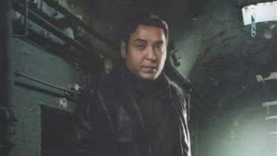 ياسر الطوبجي يروج لمسرحية 