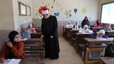 في يومها الثاني.. وكيل الأزهر يتفقد لجان امتحانات الثانوية الأزهرية بالشرقية