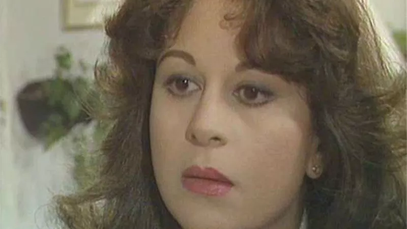 اندلاع حريق هائل داخل شقة الفنانة سمية الألفي بالجيزة