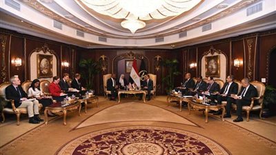 وزير الداخلية يلتقي بنظيره البريطاني لتعزيز التعاون الأمني ومكافحة الإرهاب