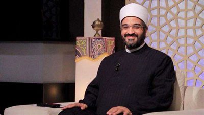 هل المرأة ملزمة بإعداد الطعام لزوجها؟.. الإفتاء تجيب