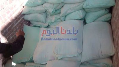 قبل بيعهم فى السوق السوداء.. ضبط 14 طن دقيق أبيض ومدعم خلال حملات تموينية