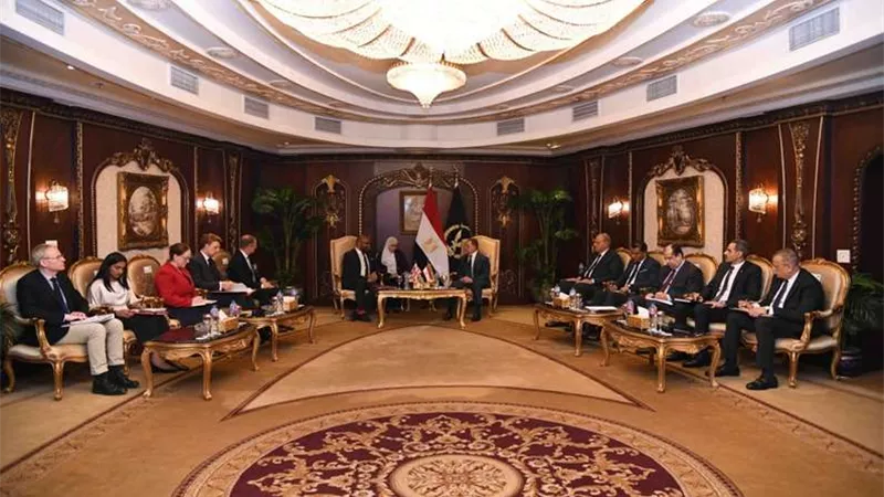 وزير الداخلية يلتقي بنظيره البريطاني لتعزيز التعاون الأمني ومكافحة الإرهاب