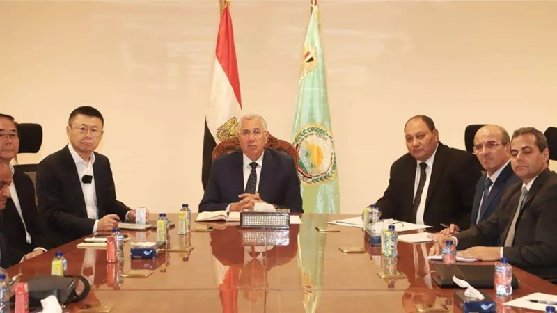 القصير يستقبل وفد شركات إنتاج الدواجن الصيني