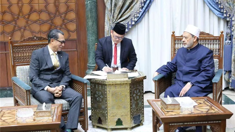 شيخ الأزهر: أبناء إندونيسيا الوافدون للدراسة في الأزهر طلاب علم بدرجة امتياز