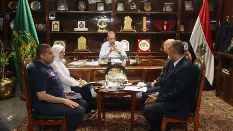 تفاصيل اجتماع محافظ القليوبية مع عدد من مسؤولي البنك الأهلي