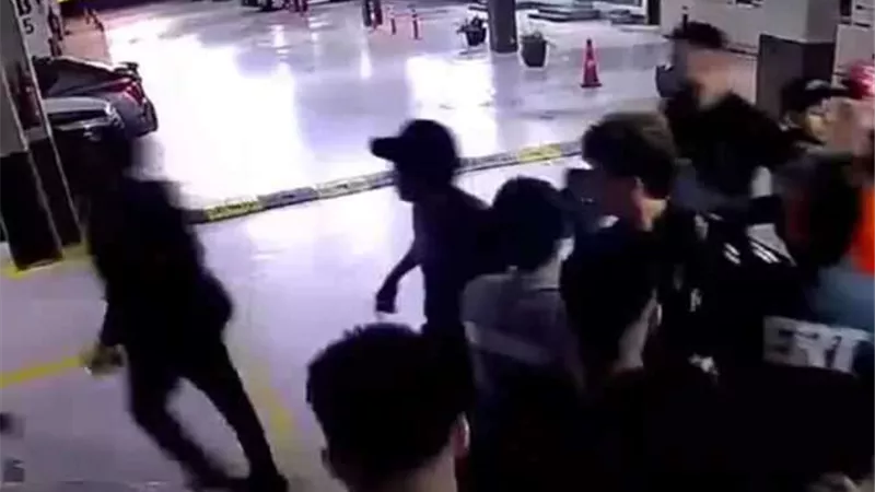 تفاصيل خناقة إمام عاشور مع أحد أفراد الأمن بالشيخ زايد