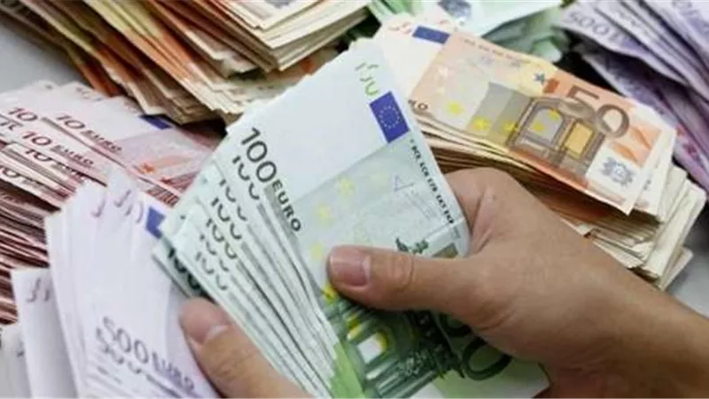 بحوزتهم 19 مليون جنيه.. الداخلية تضبط تجار عملة بالسوق السوداء