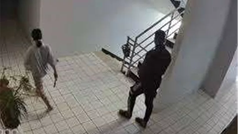 متهم بالتحـ ـرش.. تفاصيل القبض على طالب وموظفة بنك وشقيقها وحارس عقار بالمرج