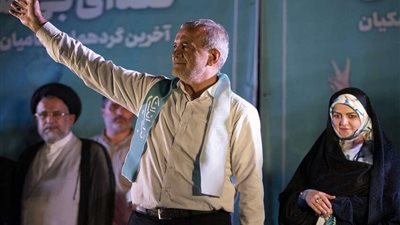 بعد فوزه في الانتخابات.. من هو مسعود بزشكيان رئيس إيران الجديد؟