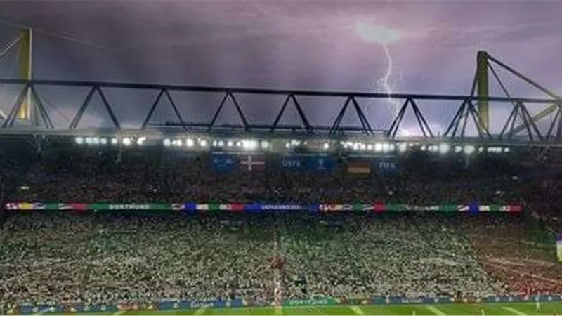 بسبب الأمطار الغزيرة والثلوج والبرق والرعد.. إيقاف مباراة ألمانيا والدنمارك بـ يورو 2024