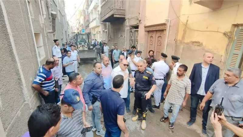 محافظ أسيوط يأمر بتعويضات عاجلة للمصابين وأسر ضحايا العقار المنهار