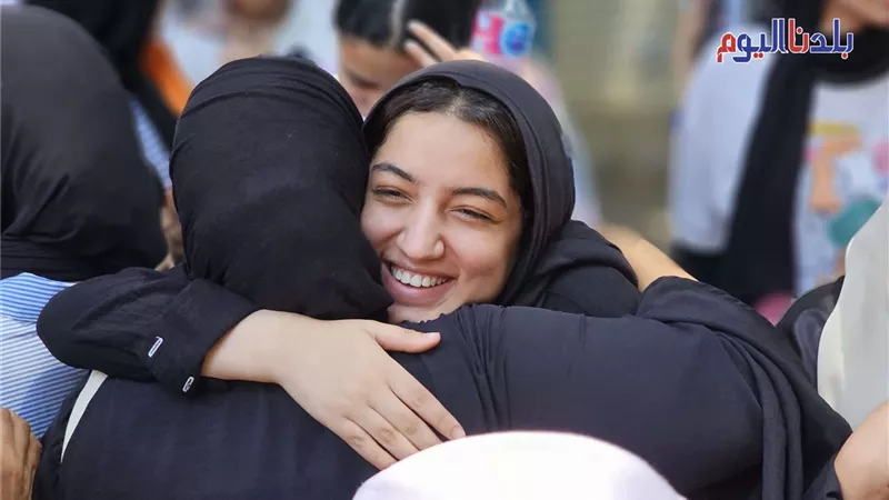 بالصور .. امتحان اللغة الإنجليزية يرسم البهجة على وجوه طلاب الثانوية العامة