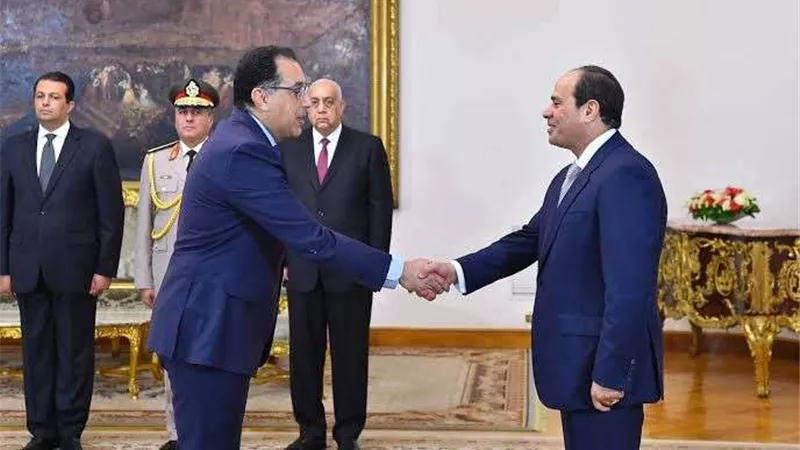 موقع الرئاسة ينشر فيديو أثناء أداء الحكومة الجديدة اليمين الدستورية أمام الرئيس السيسي