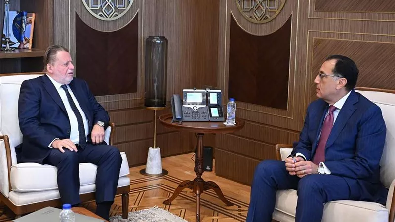 رئيس البنك المركزي يستعرض لرئيس الوزراء جهود العمل على خفض معدل التضخم