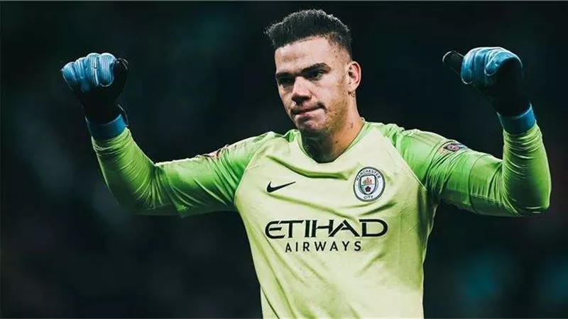بقيمة 30 مليون استرليني.. إيدرسون على وشك الرحيل لدوري روشن