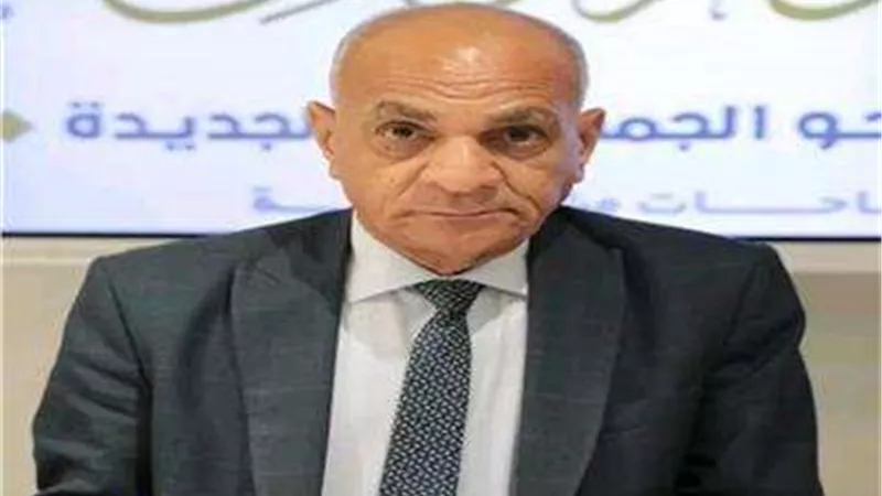 رئيس حزب الريادة يطالب بغلق المحال في الحادية عشرة بدلا من العاشرة مساءً