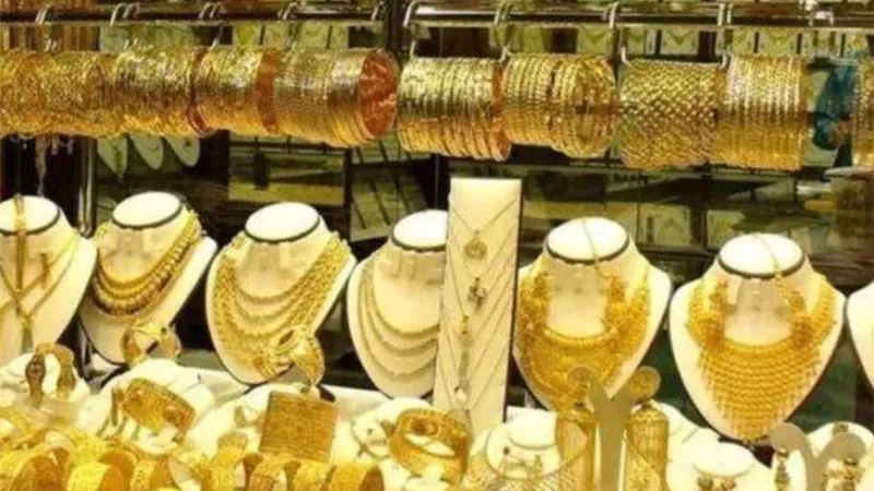 تخطى ال 3200 جنيه للجرام.. إستقرار أسعار الذهب محلياً