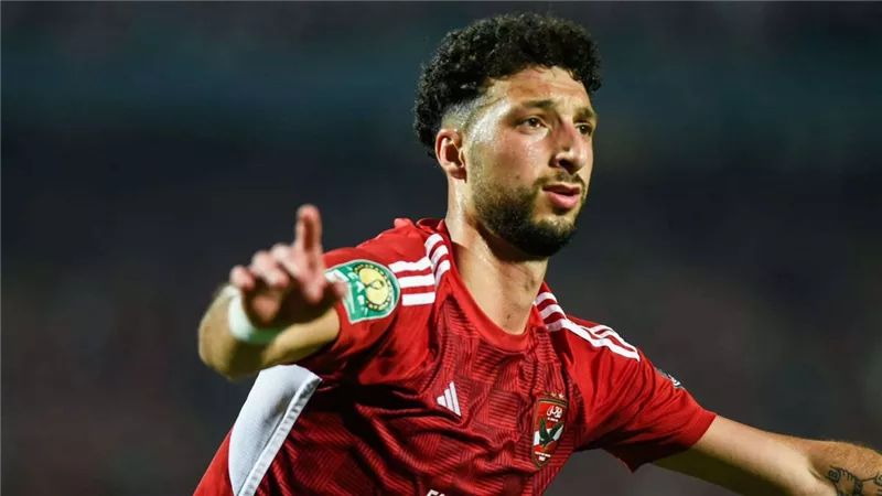 وسام أبو علي يحرز هدف التعادل للأهلي في مرمى بيراميدز