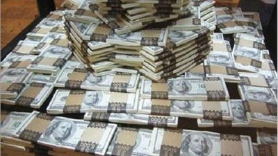 القبض على تاجر مخدرات وزوجته بتهمة غسل الأموال بمطروح