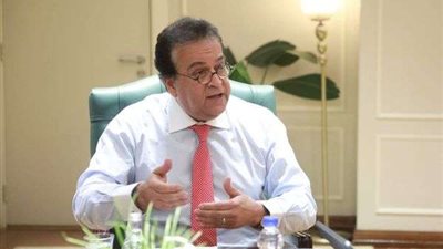 تقديراً لدور الأطباء.. وزير الصحة يلتقي بطبيبة المراغة وأسرتها