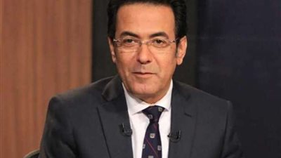 التكييفات مش نافعة والجو بشع.. الإعلامي خيري رمضان يعلق على تغير المناخ