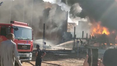 دون خسائر في الأرواح.. إخماد حريق مخزن مواد غذائية بمنطقة المرج