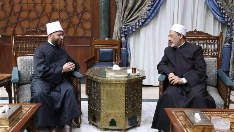 شيخ الأزهر يستقبل وزير الأوقاف ويُوصيه برعاية الأئمَّة والاهتمام بشؤونهم